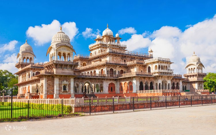 Albert Hall Jaipur pre wedding shoot location with vintage architecture