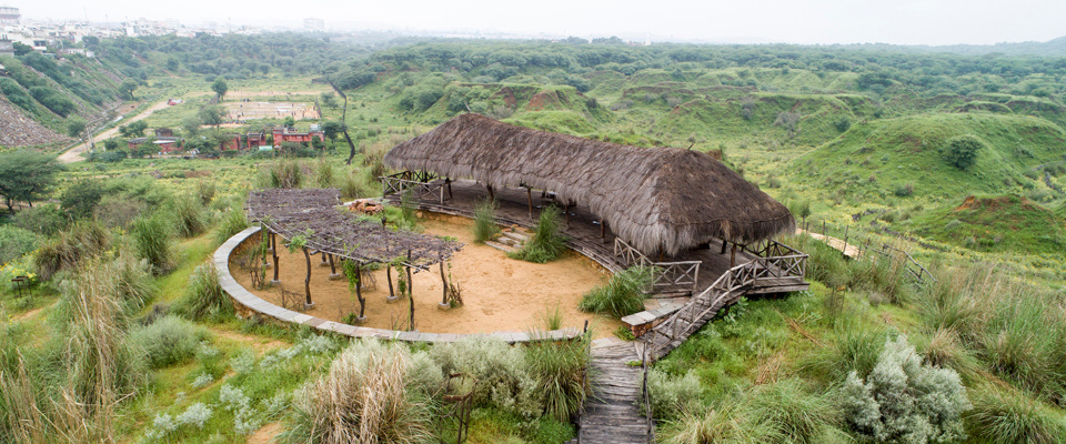 Kishanbagh Jaipur outdoor pre wedding shoot with natural landscape