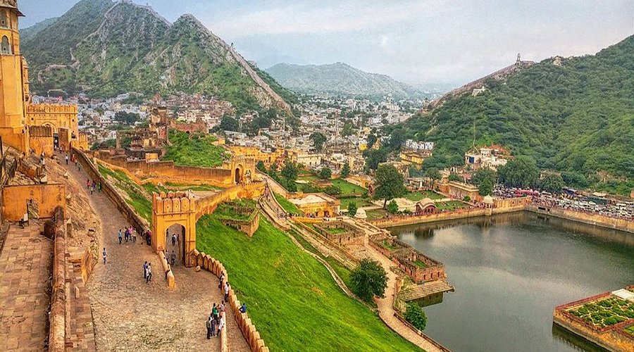Jaigarh Fort Jaipur pre wedding shoot location with rustic walls